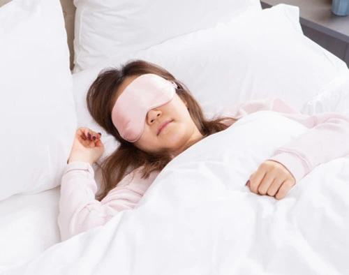 Silk Eyemask in Blush.