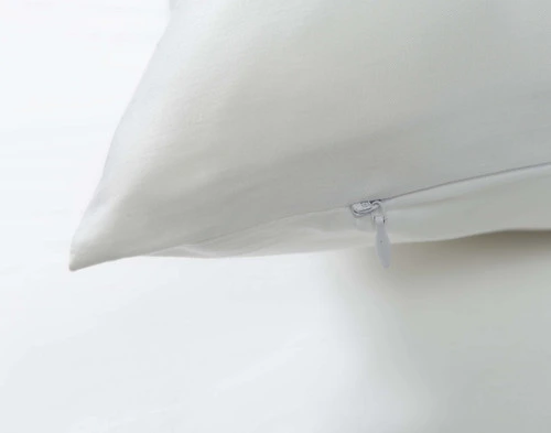 Close-up on the corner of our Mama & Papa Pillowcase to show its knife edge and zipper enclosure.