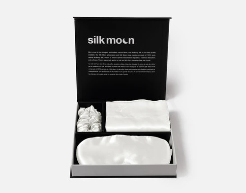 Front view of our unboxed Mulberry Silk Gift Set in Snow featuring a silk eye mask, pillowcase, and scrunchie.