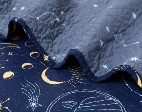 Ruffled border on our Solar System Cotton Quilt Set to show its face and reverse patterns together.