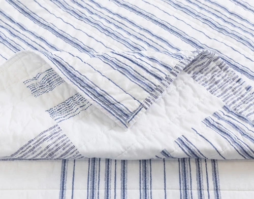 Close-up on the folded corner of our Frankie Cotton Quilt Set to show its cotton softness.