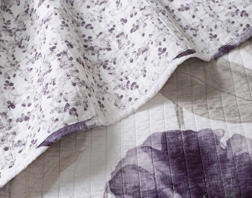 Folded edge on the side of our Nocturne Cotton Quilt Set.