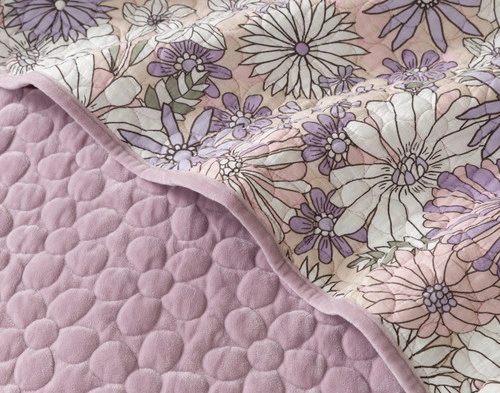 Folded edge on our Lavender Daisy Chain Quilt Set to show its print floral pattern and bubbly floral top-stitch surface.