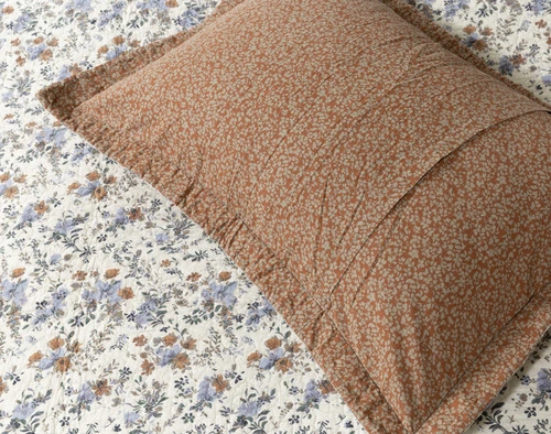 Top view of the envelope enclosure and reverse pattern on our Millie Cotton Quilt Set.