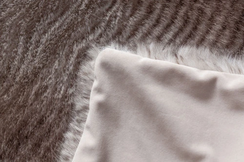 Close-up on the corner of our Silver Melange Pheasant Throw featuring its smooth grey backing and textured surface.